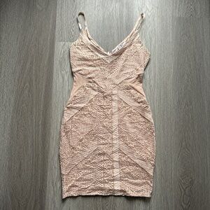 GUESS woman’s lace stretch nude dress Size Small Excellent